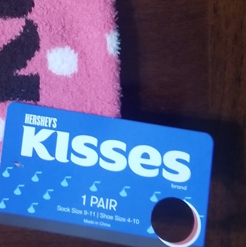 Hershey Kisses Licensed Soft Fuzzy Socks Women's/Girls  NWT - Picture 3 of 5
